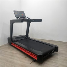 Беговая дорожка с новым монитором Life Fitness